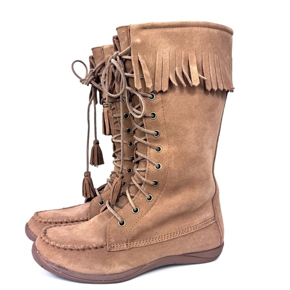 L.L. Bean Shoes - LL Bean tall suede tan moccasin boots shearling lined lace up w fringe. Sz 7.5